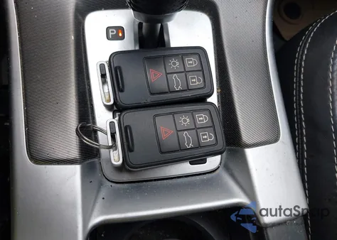 2011 Volvo Xc60 3.2/3.2 R-Design из США, поврежденный, VIN YV4952DZ1B2190750